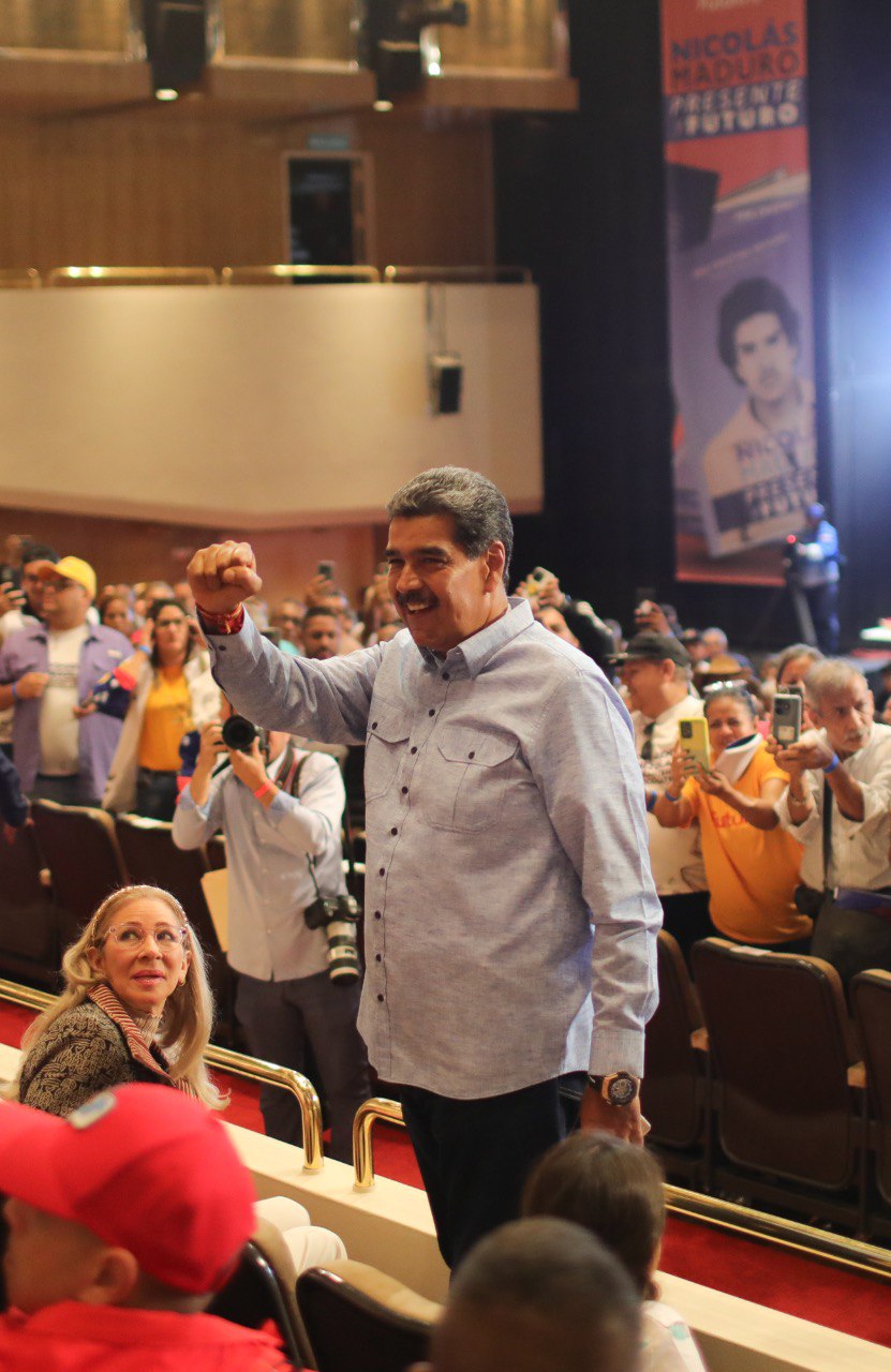 La película estuvo dirigida por Greizon Chacón, reconocido profesor, cineasta, miembro del Movimiento Nacional de Televisoras Comunitarias y colaborador activo del Movimiento Futuro, aportando su experiencia y visión al proyecto cinematográfico.