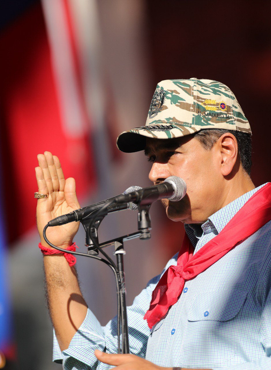 Uniendo la Historia y la Hermandad: Nicolás Maduro recibe a Marcha en Homenaje a Simón Bolívar