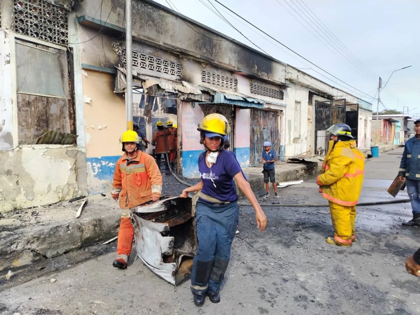 Gobierno del Estado Sucre Despliega Operativo Integral para Atender a Familias Afectadas por Incendio en Güiria