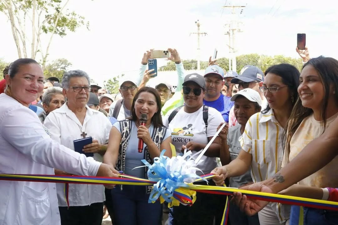 inauguración del área de emergencias del Hospital "Virgen del Valle", ubicado en el sector La Otra Banda.
