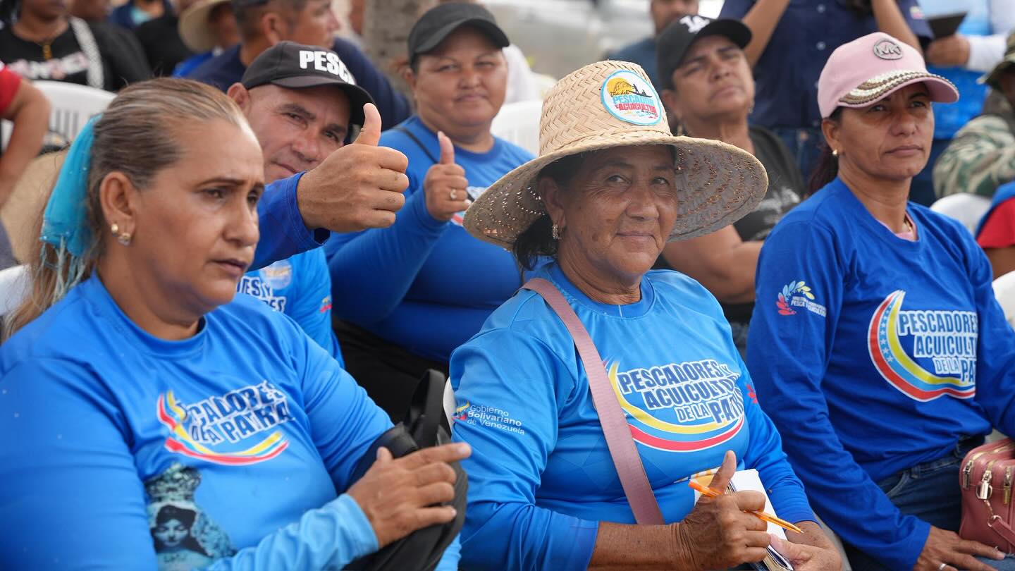 Gobierno Bolivariano fortalece seguridad pesquera con entrega de radiobalizas en Sucre